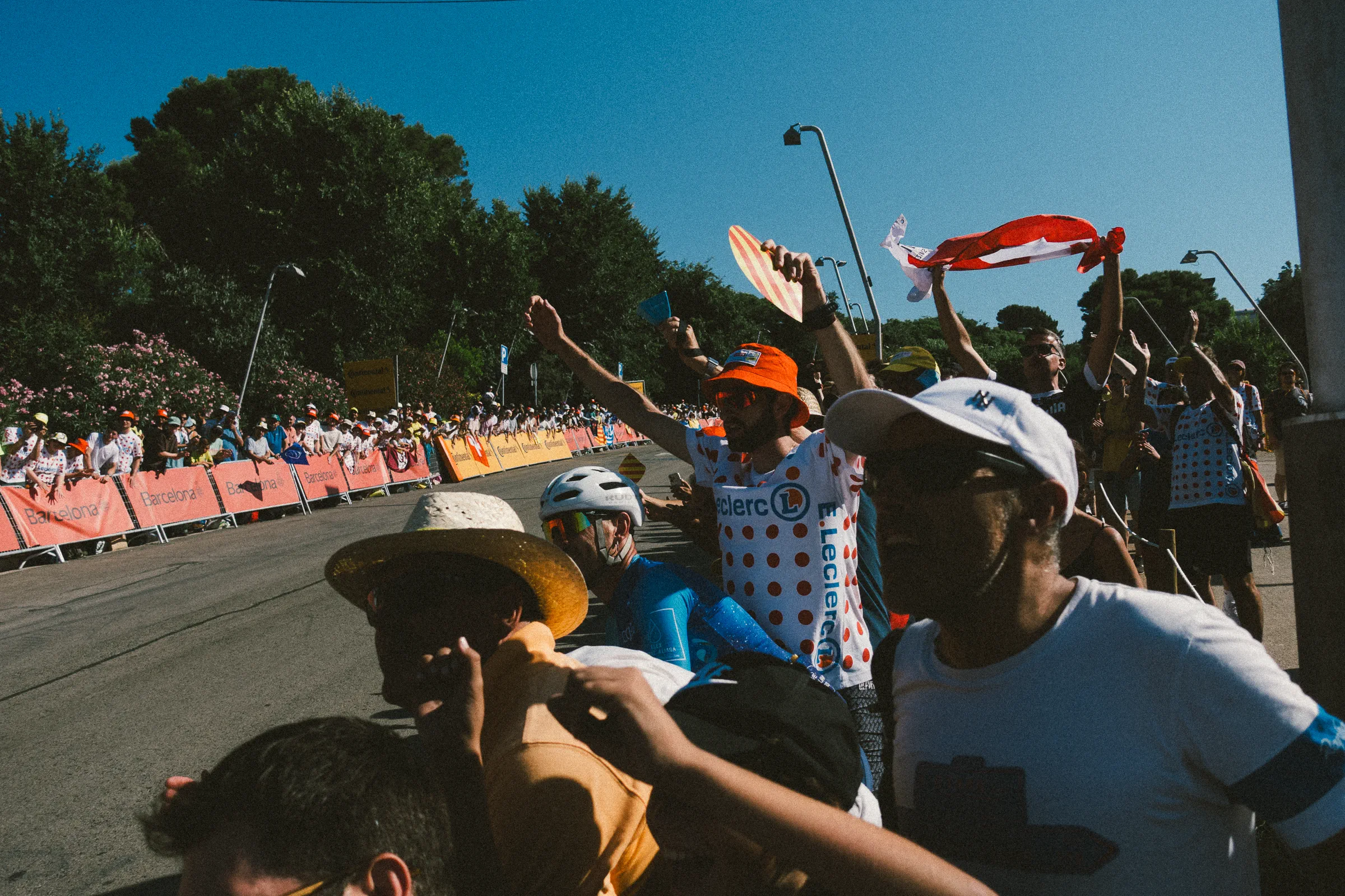 Giro Echelon riders and cycling culture in Barcelona