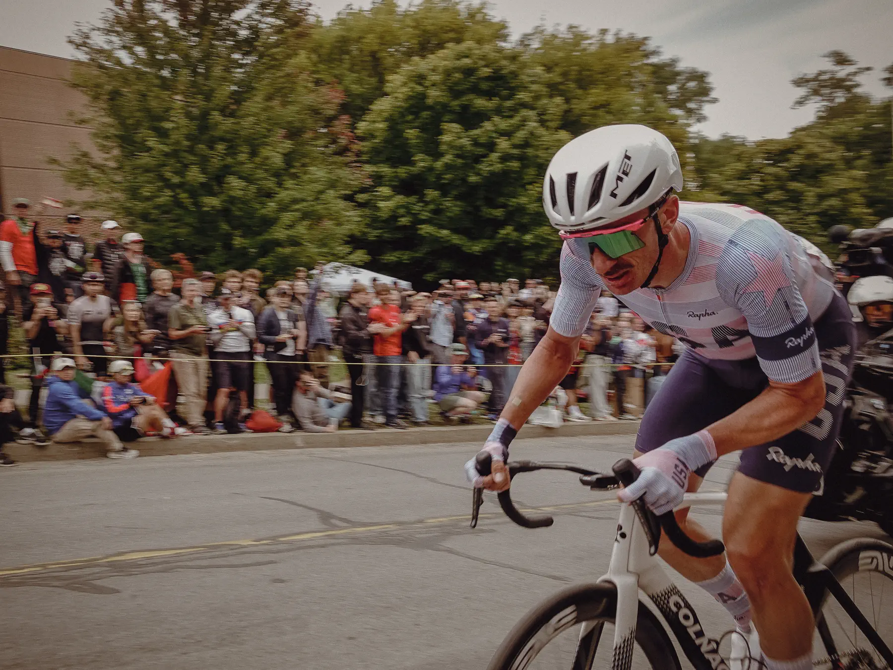 The Elite Men winner attacks on Mount Royal as the decisive move begins to open